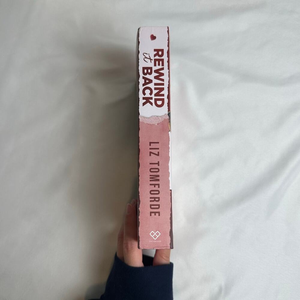 Rewind It Back Liz Tomforde Deluxe Sprayed Edges Paperback Windy City NEW - Picture 5 of 12